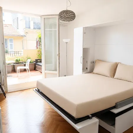 Climatise Avec Grande Terrasse Privee Au Coeur De Appartement